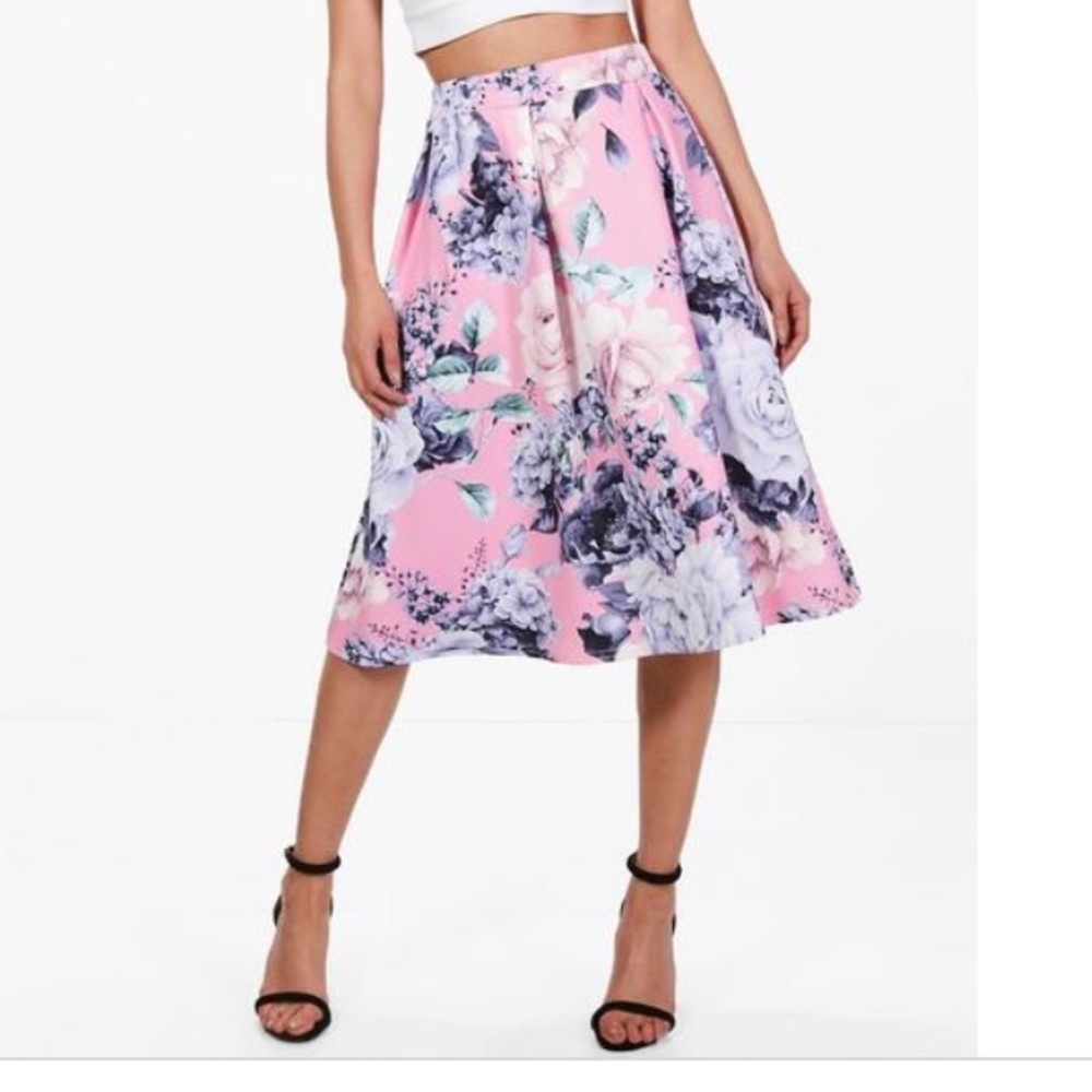 NWT Boohoo Avah Pink Floral Skirt